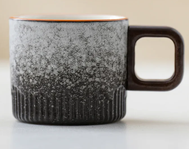 Moderne Keramisk Kaffekop med Firkantet Hank
