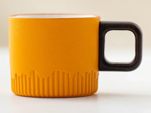 Moderne Keramisk Kaffekop med Firkantet Hank