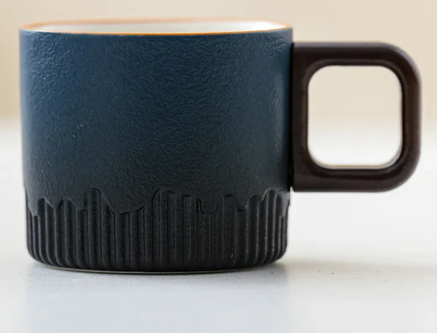 Moderne Keramisk Kaffekop med Firkantet Hank