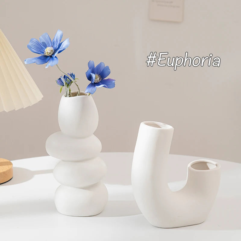 Moderne Keramisk Vase i Hvidt Minimalistisk Design