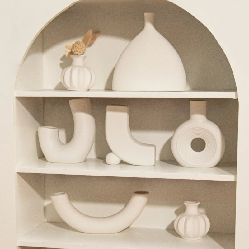 Moderne Keramisk Vase i Hvidt Minimalistisk Design