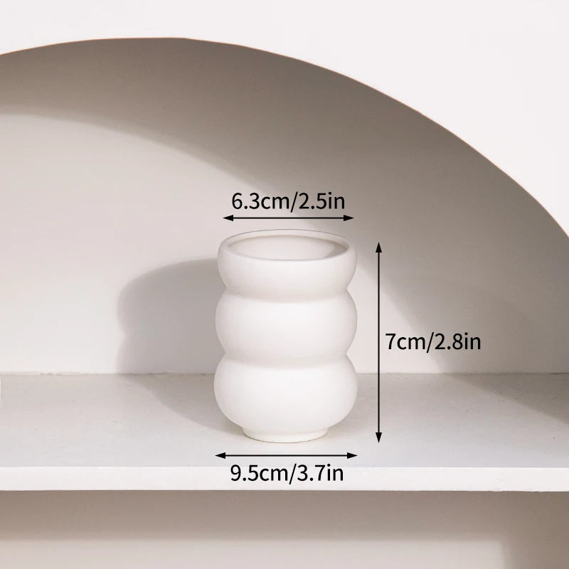 Moderne Keramisk Vase i Hvidt Minimalistisk Design