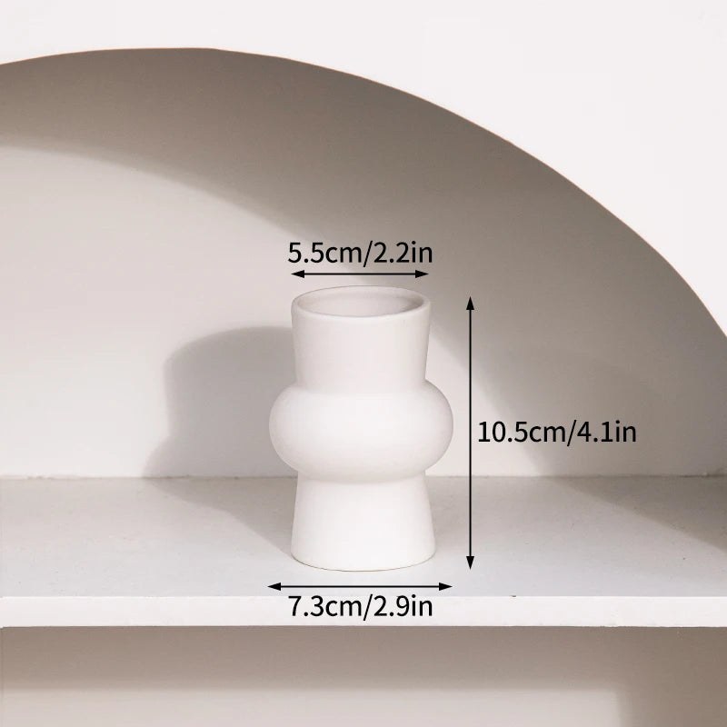 Moderne Keramisk Vase i Hvidt Minimalistisk Design